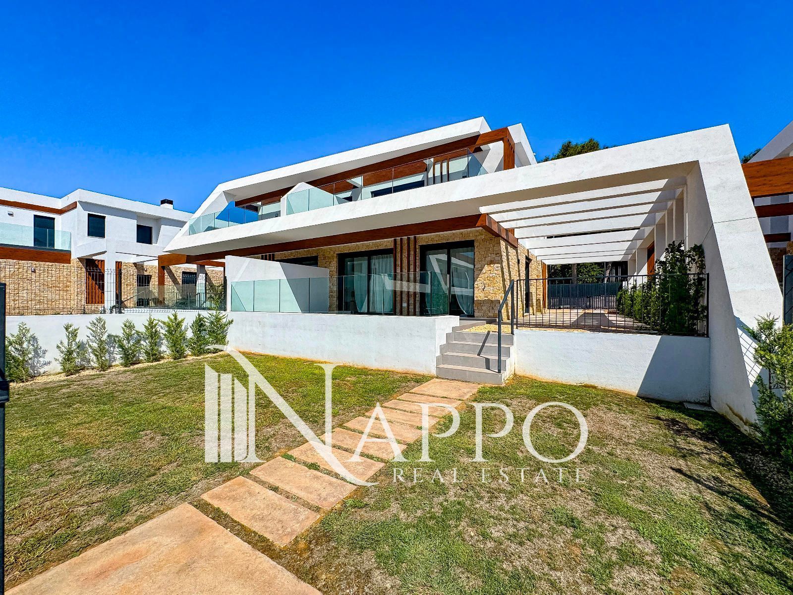 Vista exterior de Casa o xalet en venda en Capdepera amb Aire condicionat, Calefacció i Jardí privat
