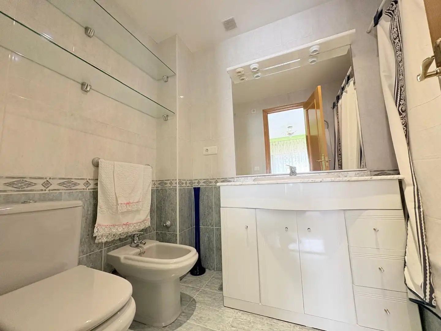 Badezimmer von Wohnung zum Verkauf in Albal mit Klimaanlage, Abstellraum und Balkon