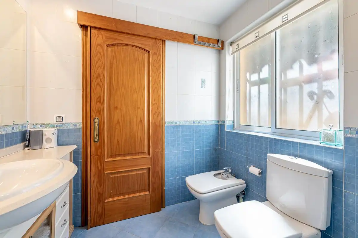 Bathroom of Houses for sale in Benalmádena  with Air Conditioner, Private garden and Terrace