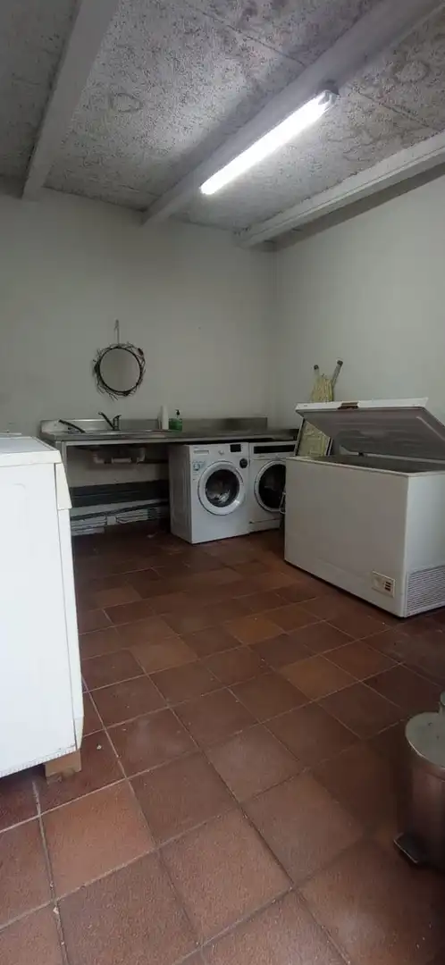 Cuina de Casa o xalet en venda en Oviedo  amb Calefacció i Parquet