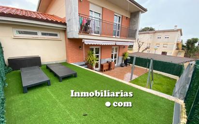 Vista exterior de Casa o xalet en venda en Castro-Urdiales amb Calefacció, Jardí privat i Parquet