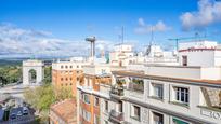 Vista exterior de Àtic en venda en  Madrid Capital amb Aire condicionat, Terrassa i Balcó