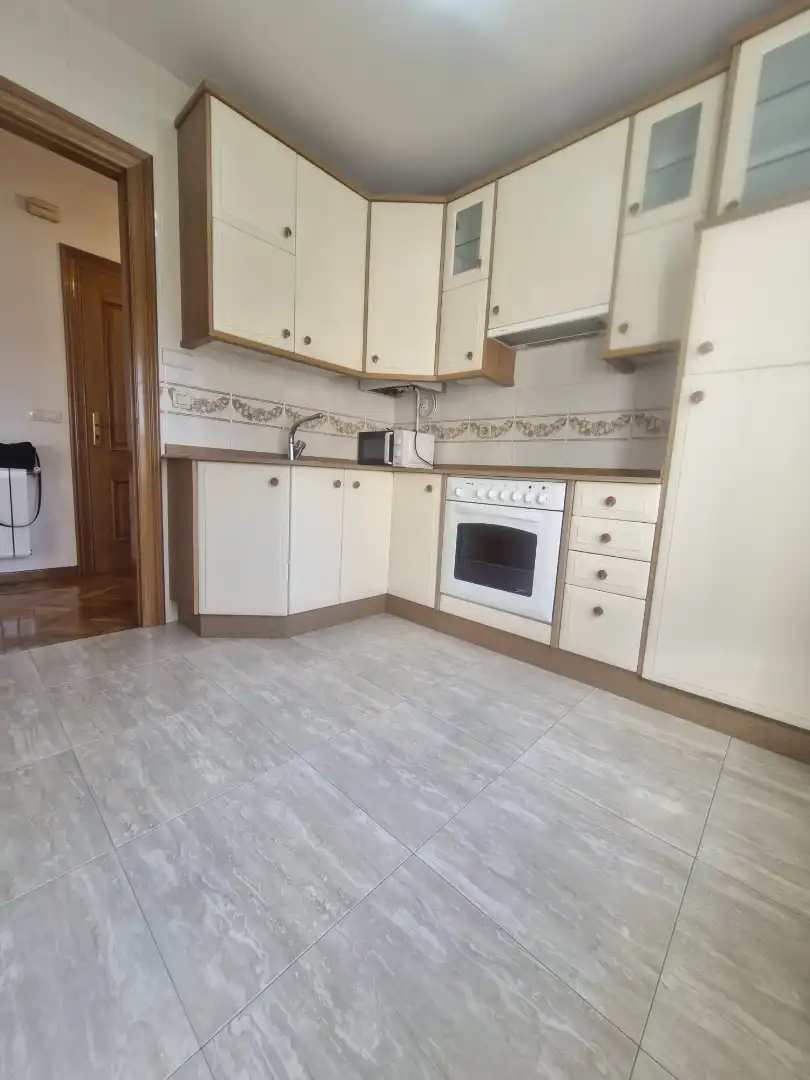 Küche von Wohnung zum Verkauf in Foz mit Heizung, Abstellraum und Möbliert