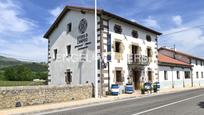 Vista exterior de Casa o xalet en venda en Hermandad de Campoo de Suso amb Terrassa i Balcó