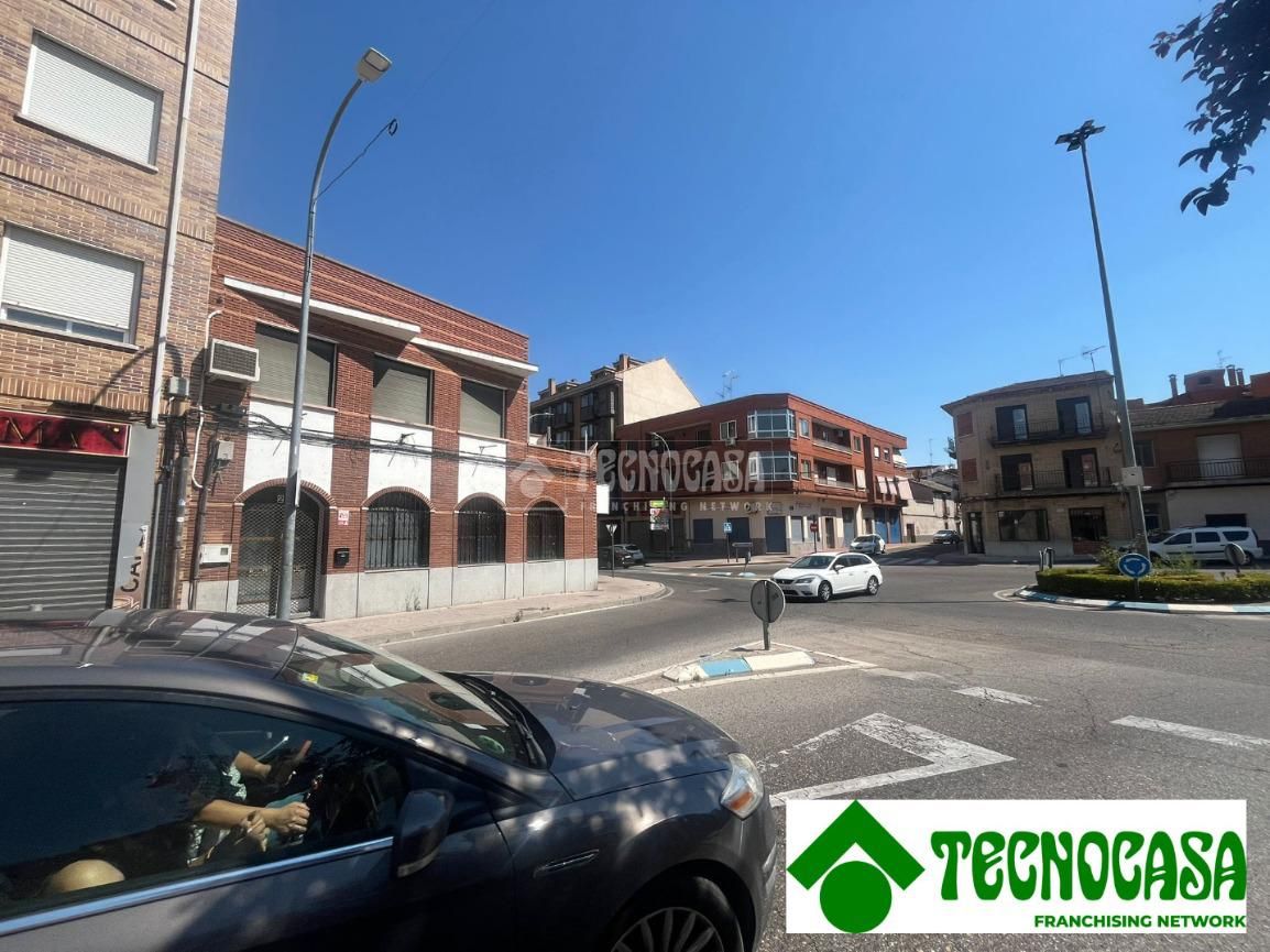 Exterior view of Single-family semi-detached for sale in Torrijos  with Air Conditioner and Terrace