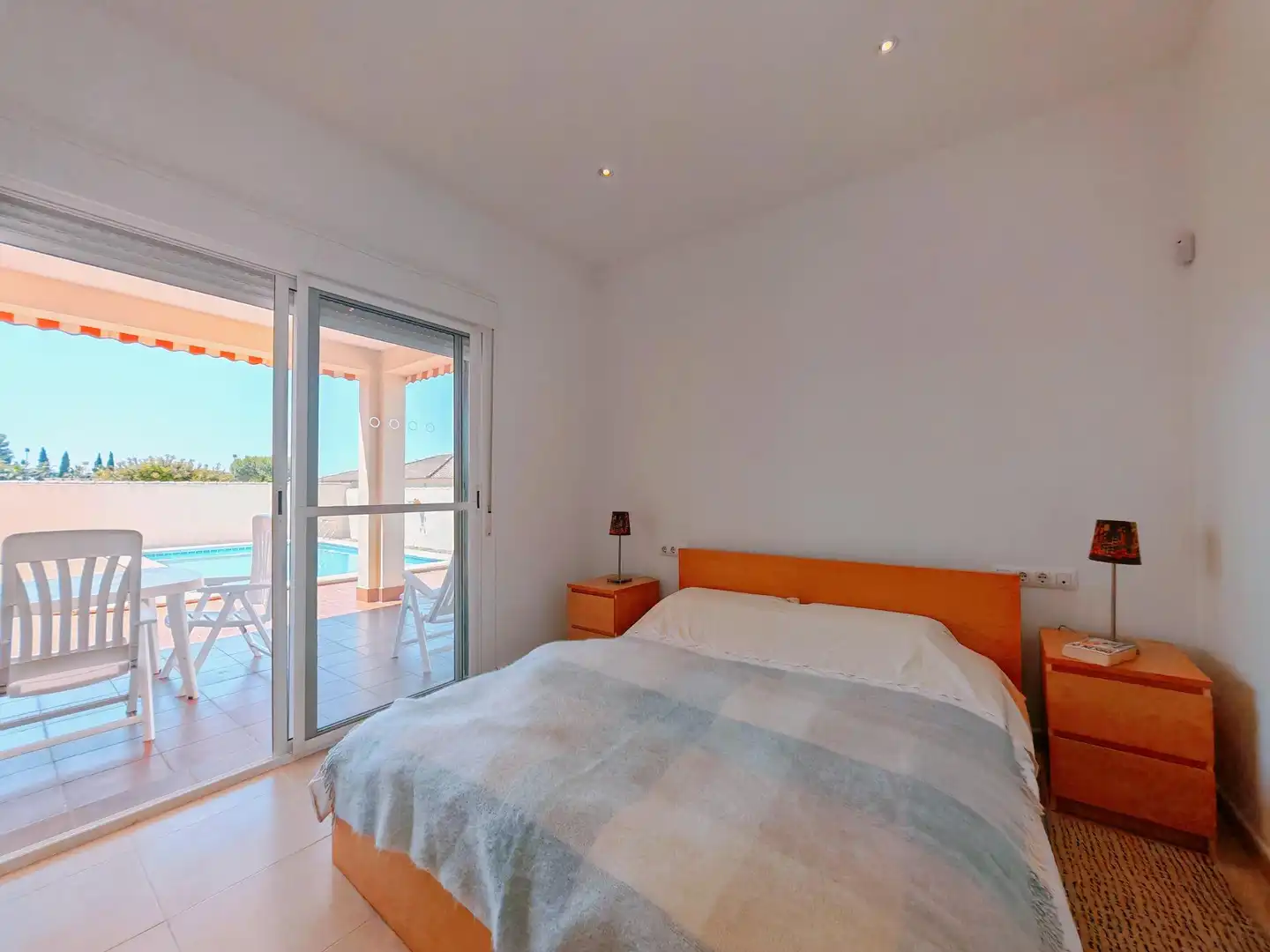 Dormitori de Casa o xalet en venda en Chiclana de la Frontera amb Aire condicionat, Jardí privat i Piscina