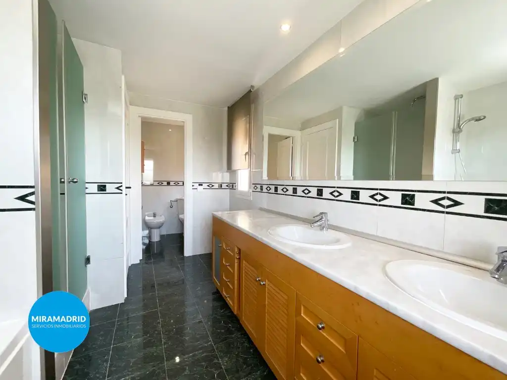 Bathroom of Detached homes for rent in Paracuellos de Jarama  with Air Conditioner and Swimming Pool