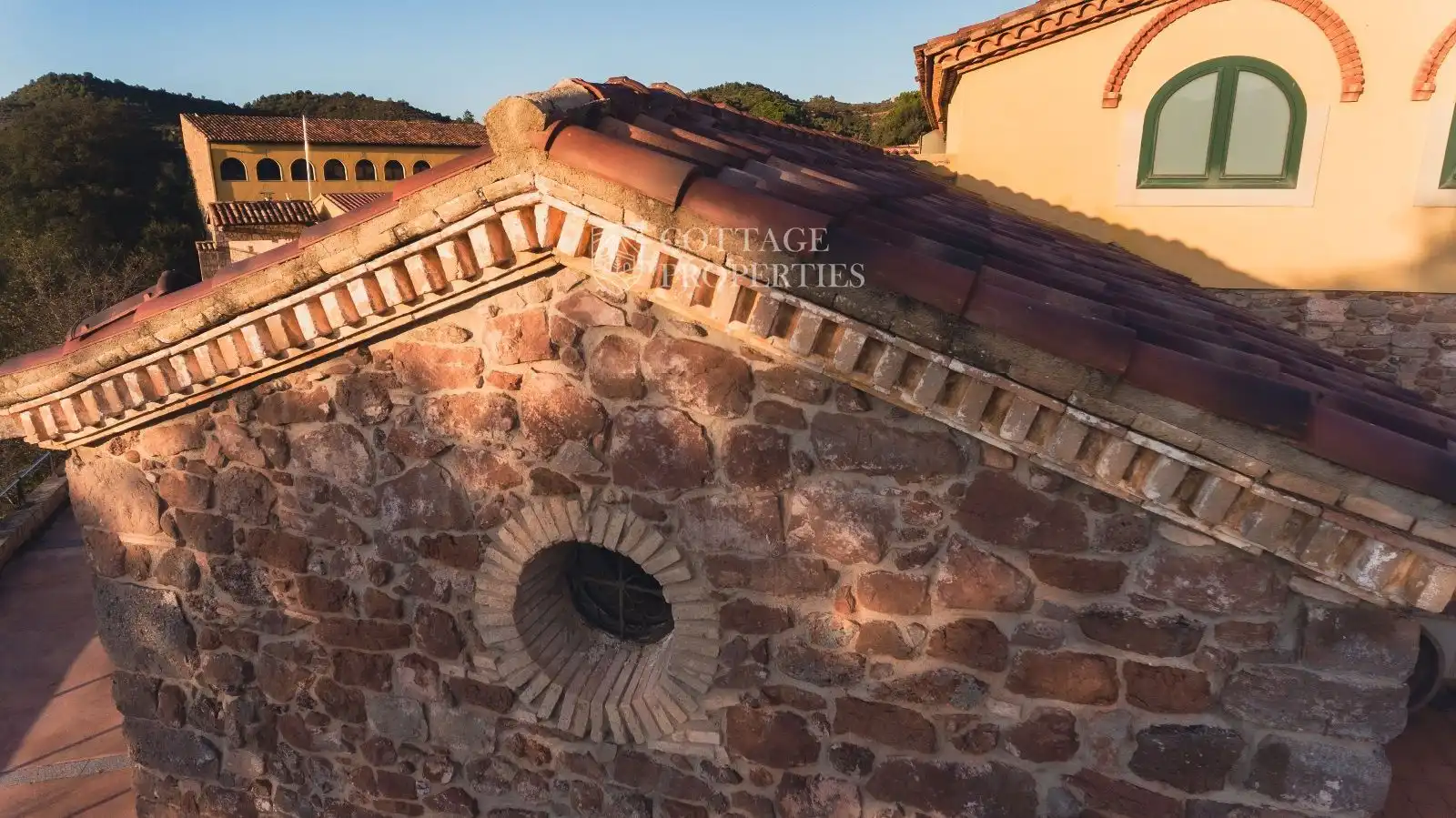Vista exterior de Finca rústica en venda en Sant Llorenç Savall amb Calefacció i Piscina
