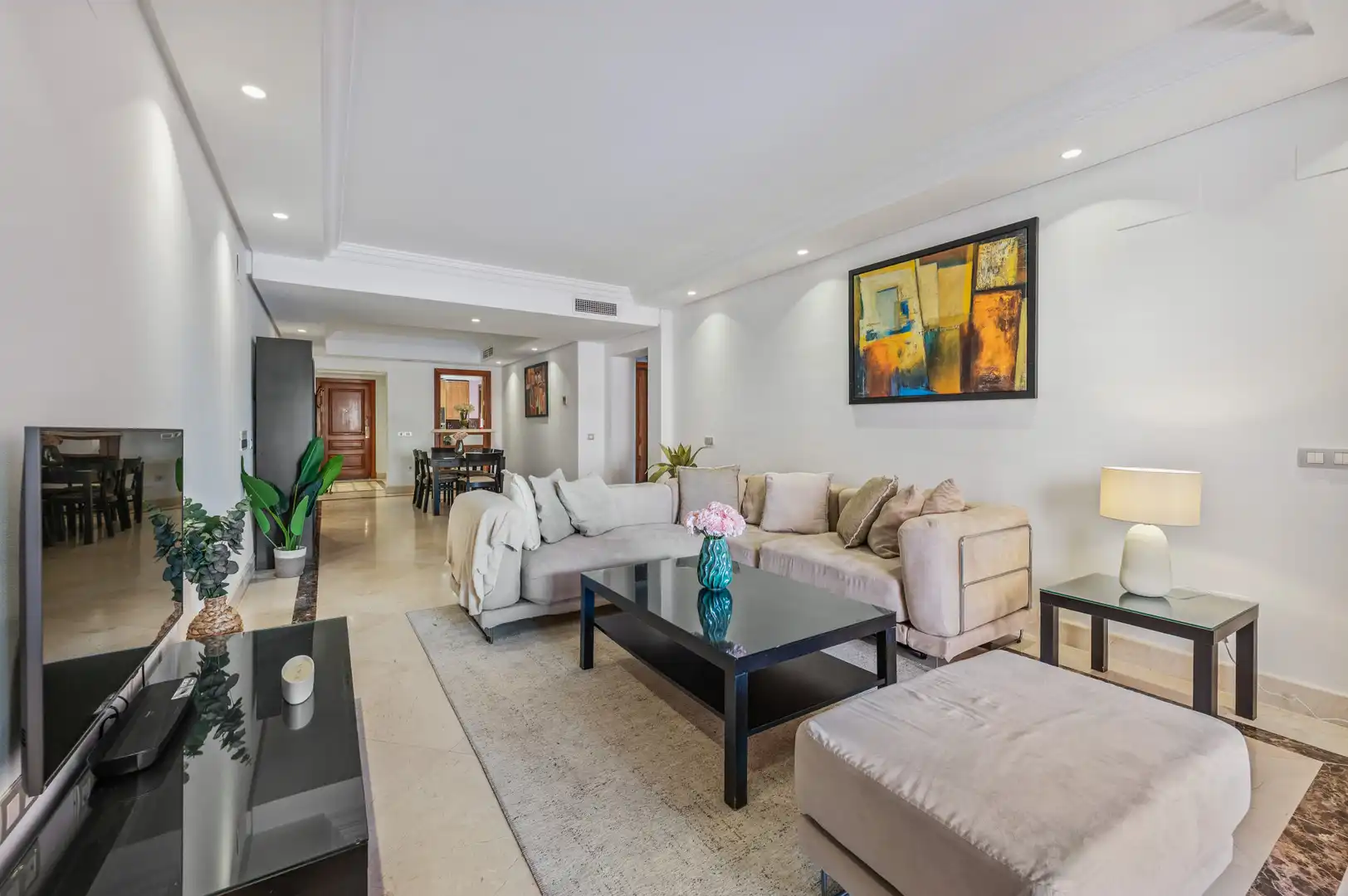 Sala de estar de Apartamento de alquiler en Estepona con Aire acondicionado, Terraza y Piscina