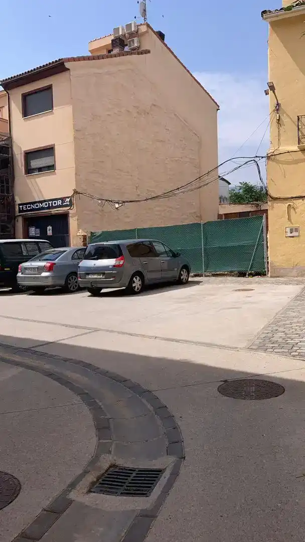 Parking of Houses for sale in Medrano, La Rioja