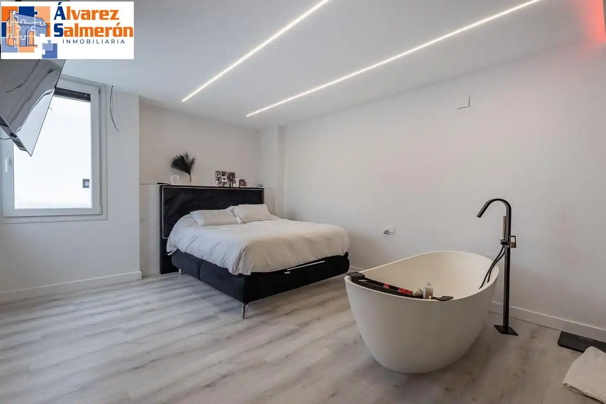 Dormitori de Casa adosada en venda en Albolote amb Jardí privat, Piscina i Alarma