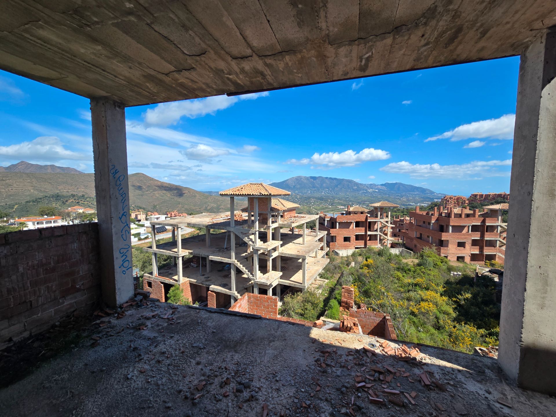 Vista exterior de Edifici en venda en Ojén amb Piscina comunitària
