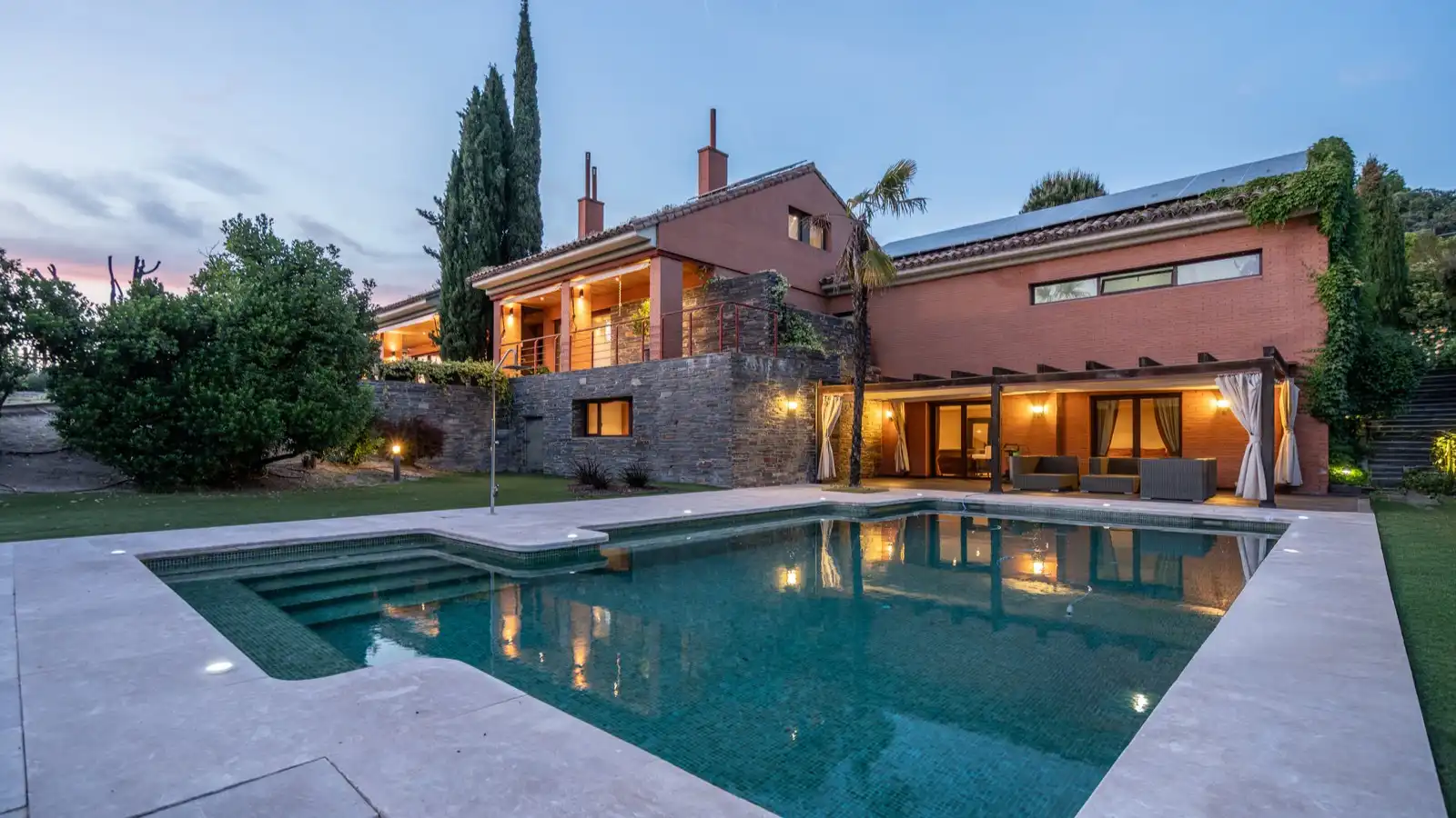 Piscina de Casa o xalet en venda en Las Rozas de Madrid amb Aire condicionat, Calefacció i Jardí privat