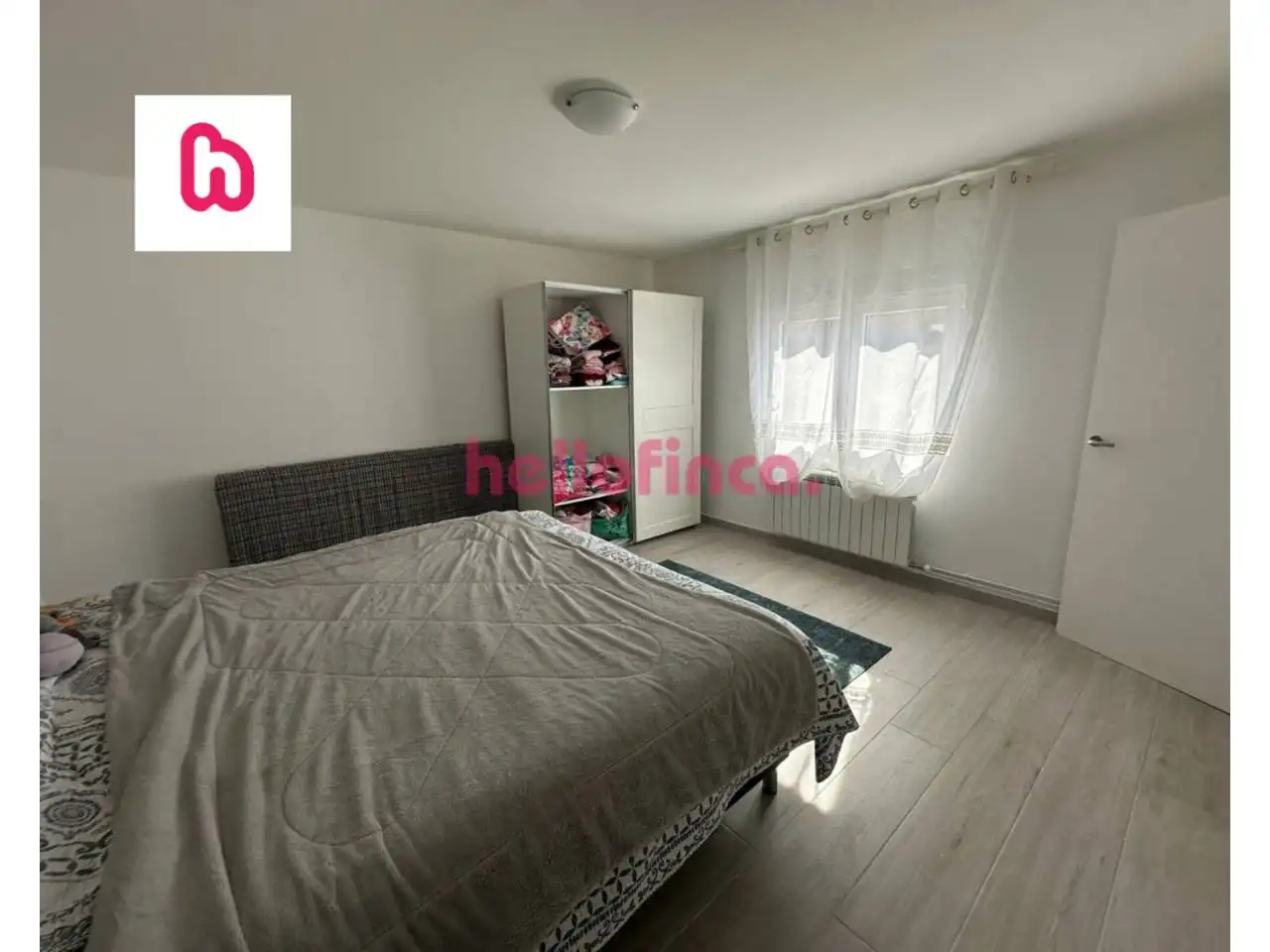 Dormitori de Casa adosada en venda en Sant Pere de Torelló amb Calefacció, Terrassa i Alarma