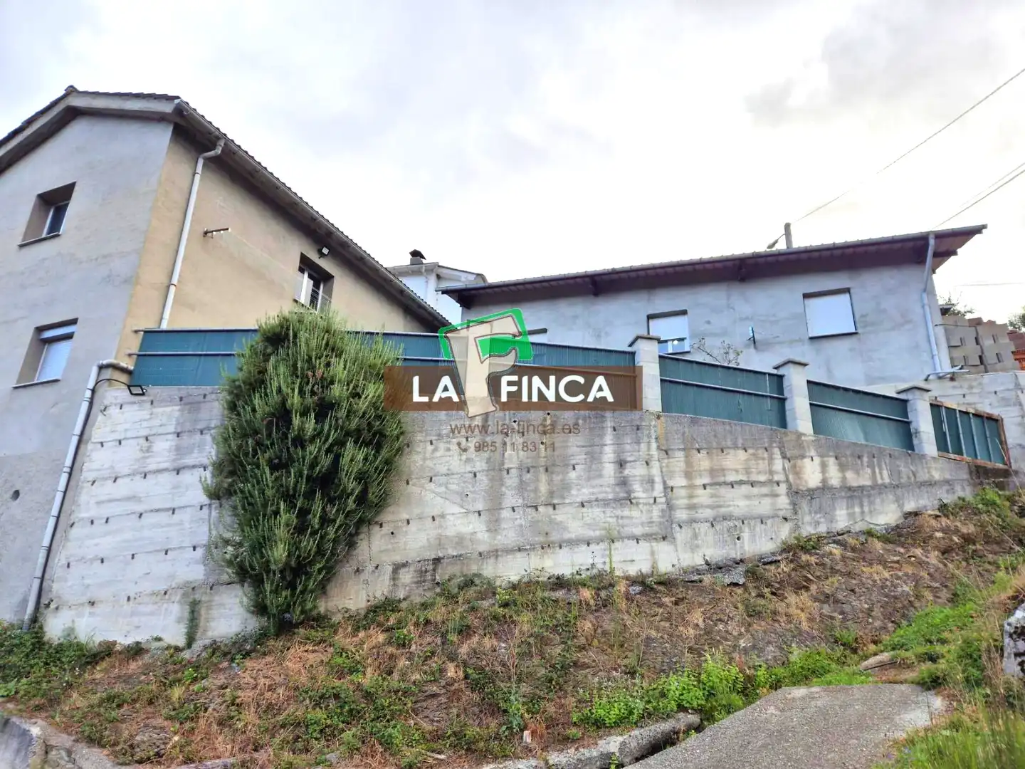 Exterior view of Houses for sale in Cangas del Narcea  with Terrace and Furnished