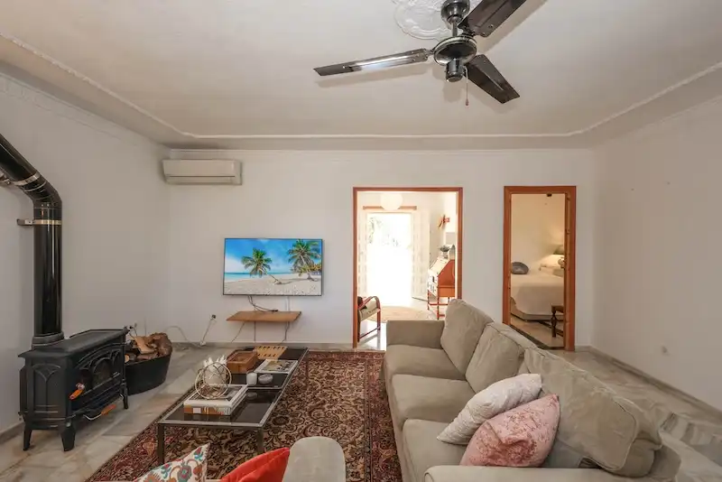 Sala d'estar de Casa o xalet en venda en Guaro amb Jardí privat i Piscina