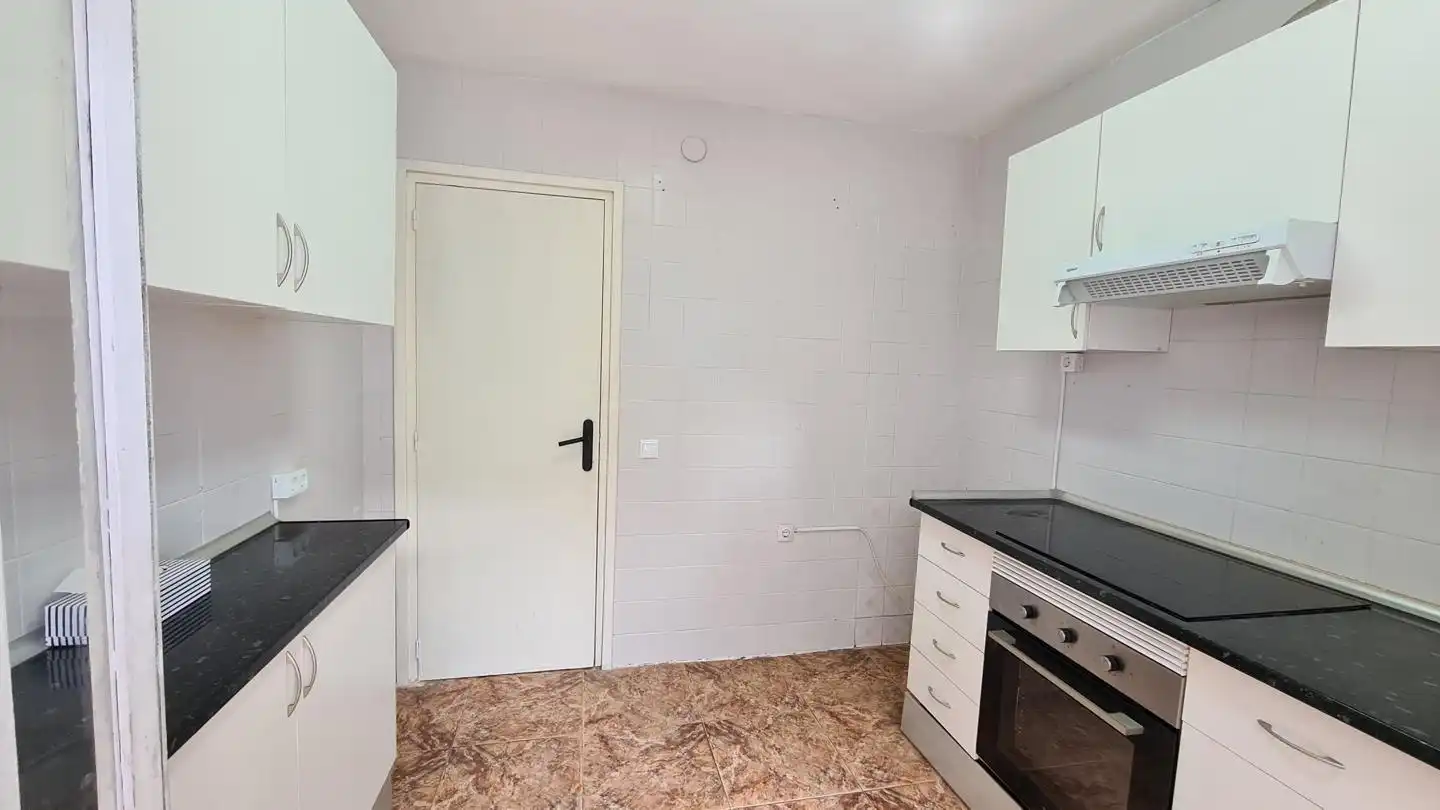 Cuina de Casa o xalet en venda en La Adrada  amb Terrassa