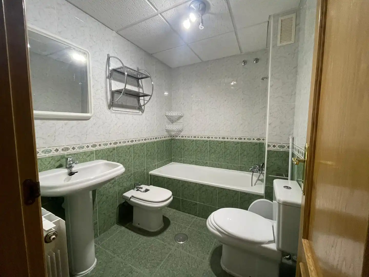Bathroom of Flat for rent in Cáceres  with Heating, Terrace and Furnished