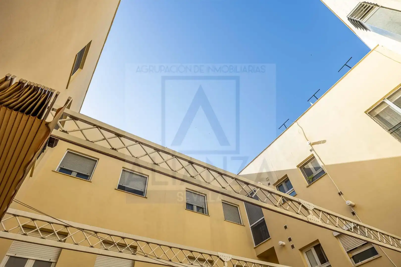Vista exterior de Piso en venta en Camas con Aire acondicionado