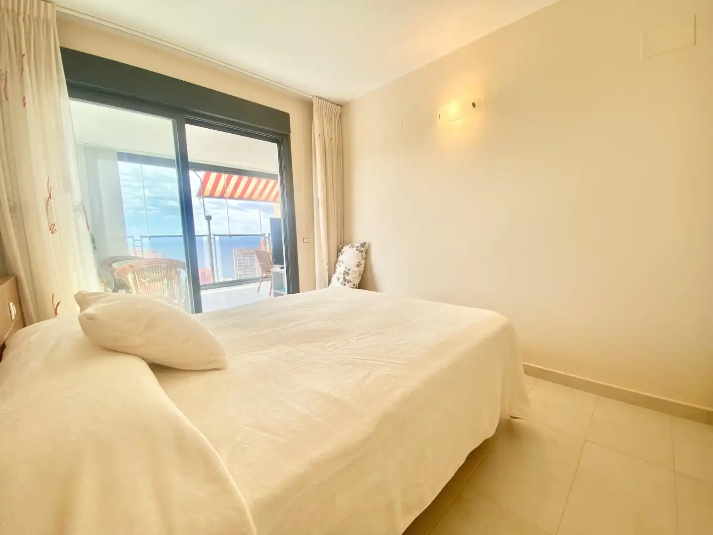 Habitación de Apartamento de alquiler en Benidorm con Aire acondicionado, Calefacción y Terraza