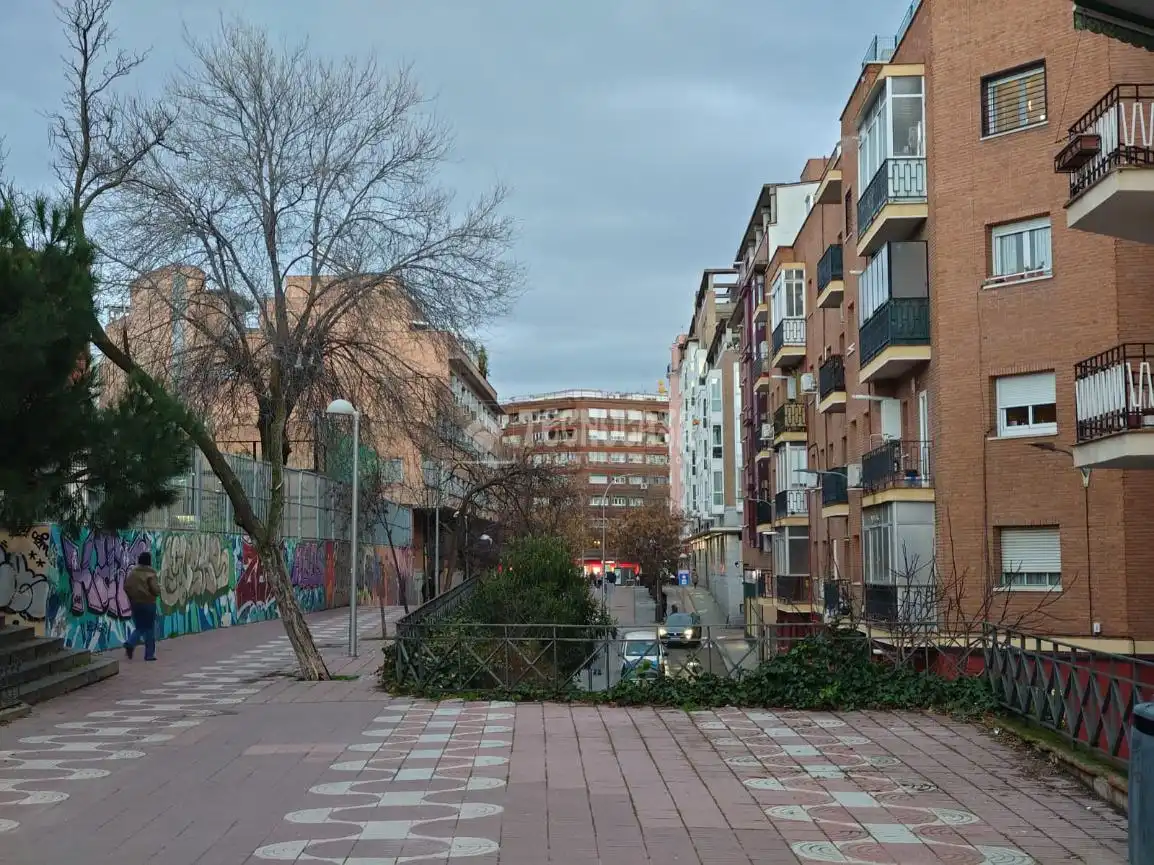 Außenansicht von Gebäude zum Verkauf in Madrid
