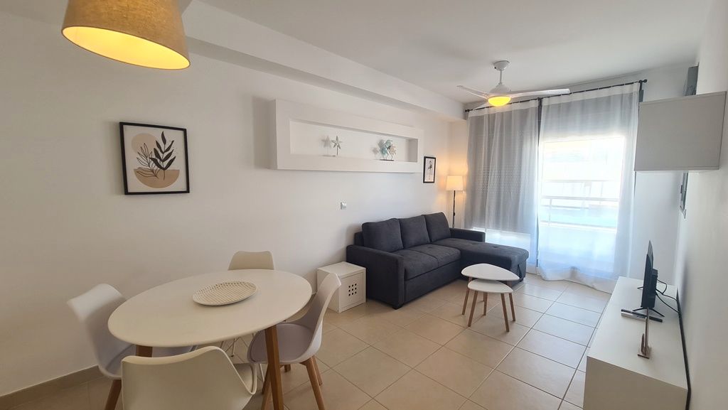 Sala d'estar de Apartament de lloguer en Garrucha amb Aire condicionat, Calefacció i Terrassa