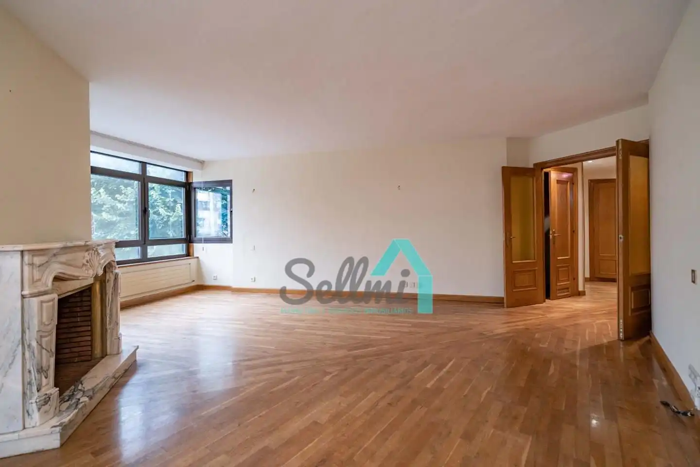 Living room of Flat for sale in Oviedo   with Heating, Parquet flooring and Terrace