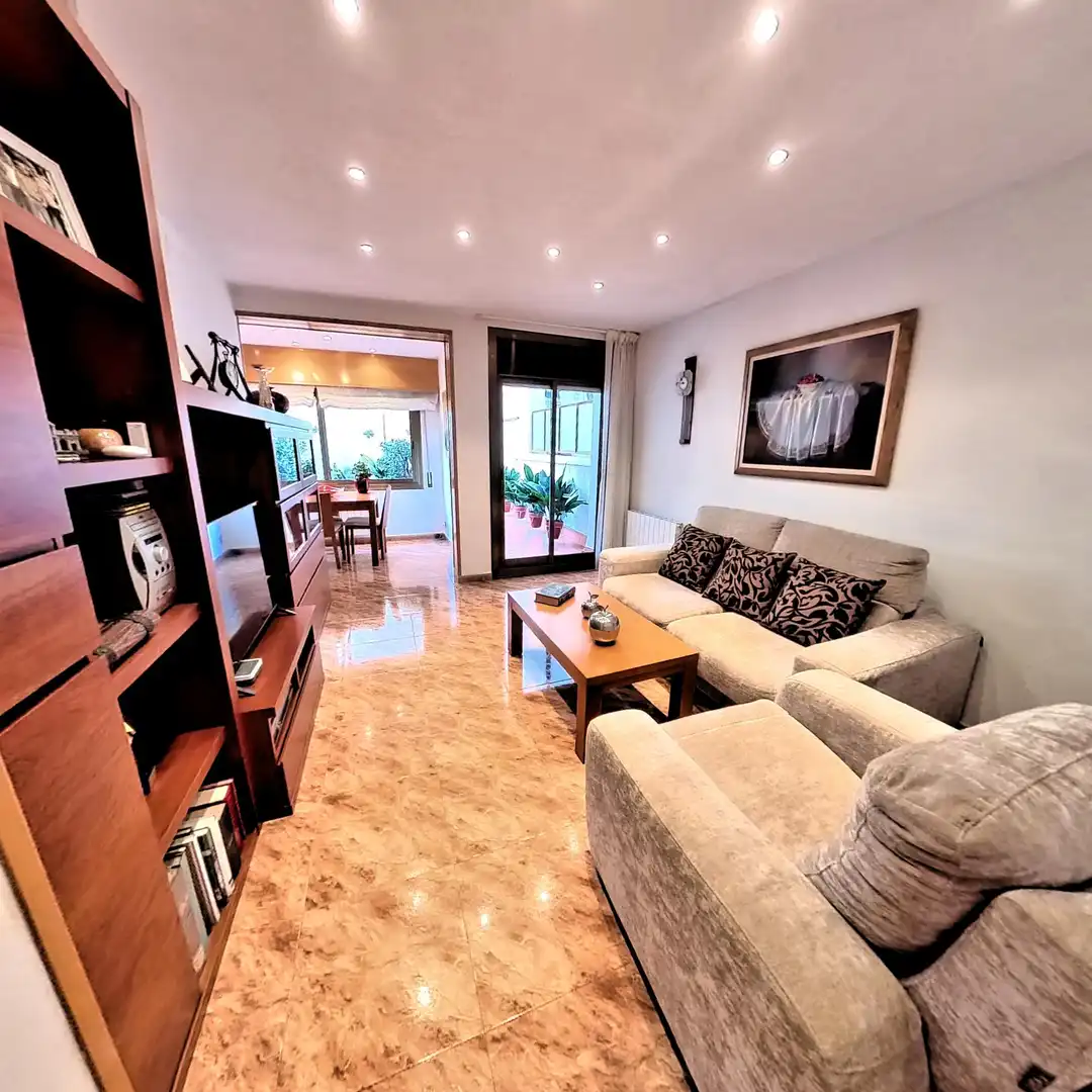 Wohnzimmer von Wohnung zum Verkauf in Barcelona mit Klimaanlage, Heizung und Terrasse