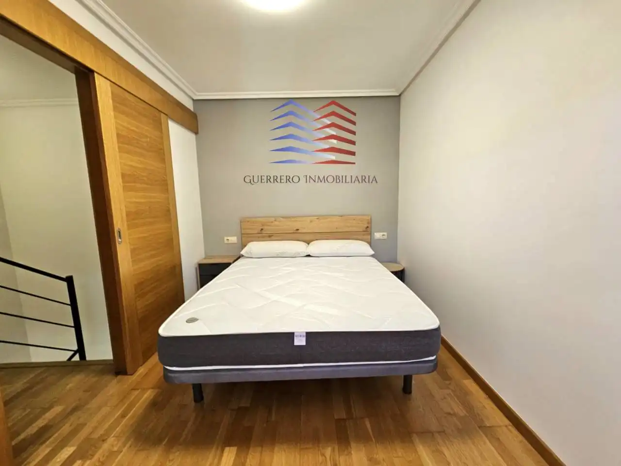 Schlafzimmer von Maisonette zur Miete in Ourense Capital  mit Heizung, Parkett und Möbliert