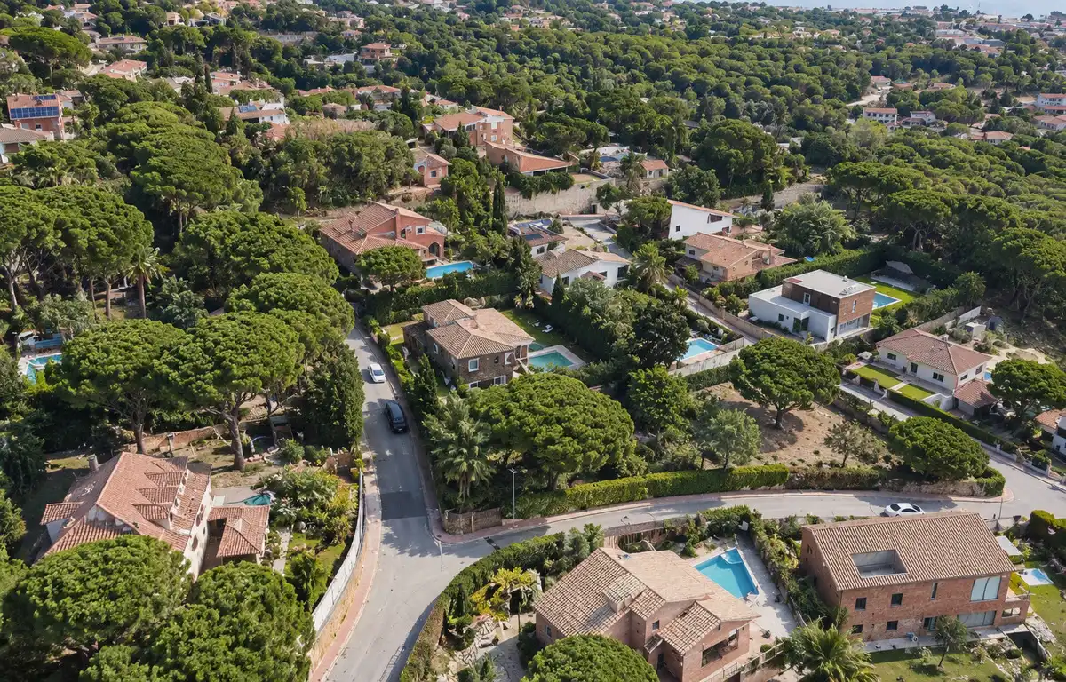 Wohnbaugrundstück zum Verkauf in Carrer les Albes, imagen 2