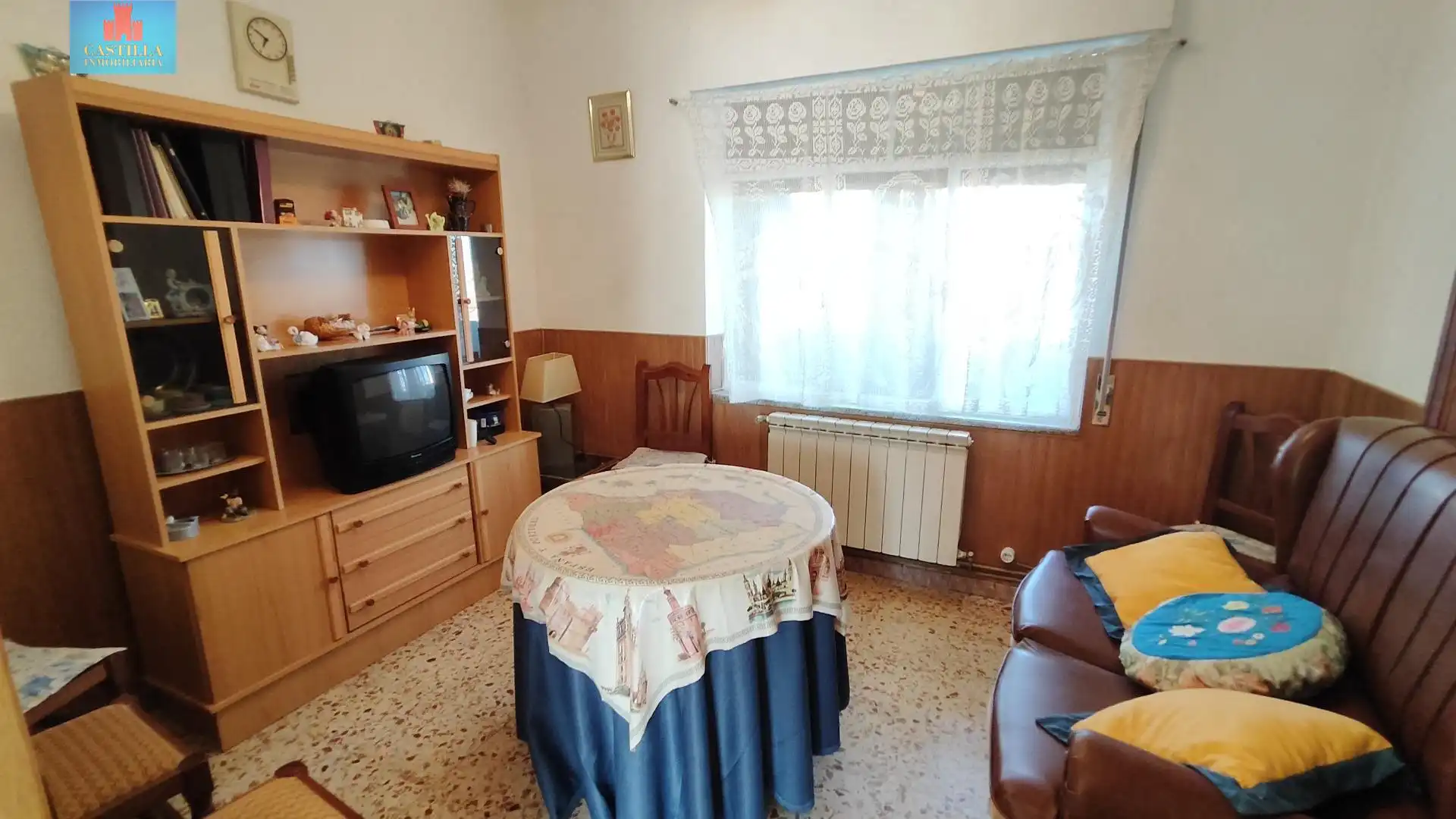 Sala d'estar de Casa o xalet en venda en Bercial de Zapardiel amb Calefacció, Terrassa i Traster