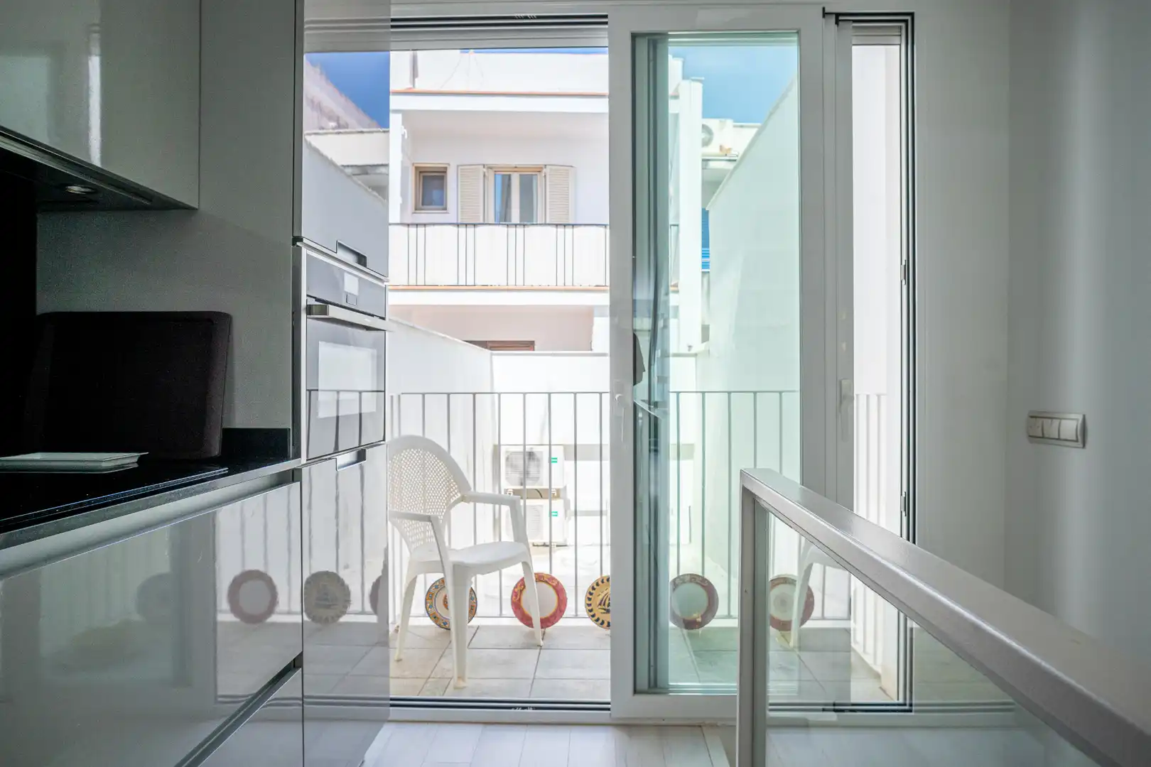 Terrasse von Einfamilien-Reihenhaus zum Verkauf in Sitges mit Klimaanlage, Heizung und Parkett