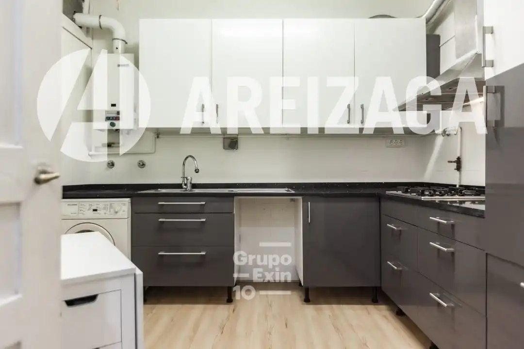 Cocina de Piso en venta en Donostia - San Sebastián  con Calefacción y Balcón