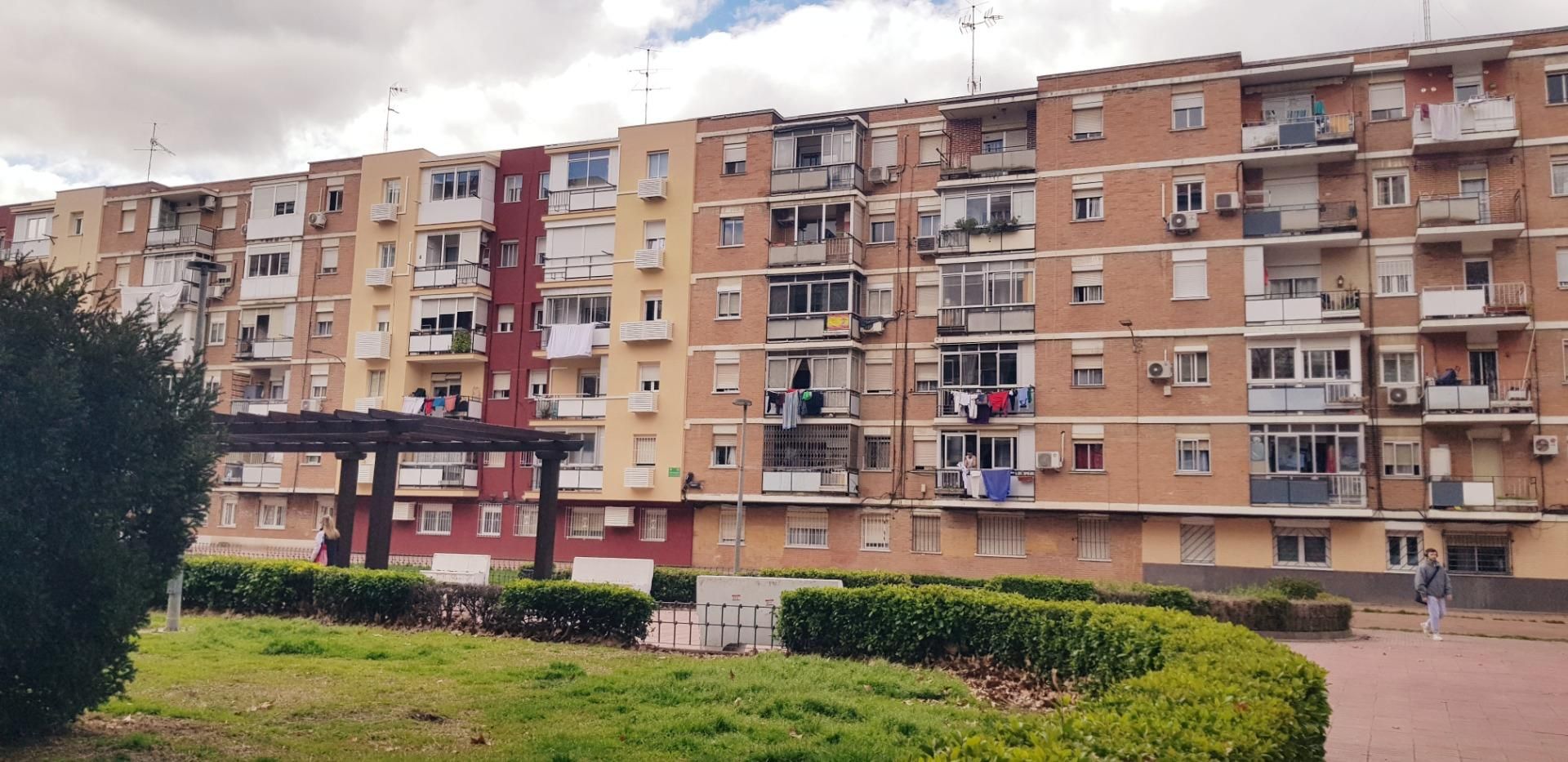 Vista exterior de Piso en venta en Alcalá de Henares con Terraza