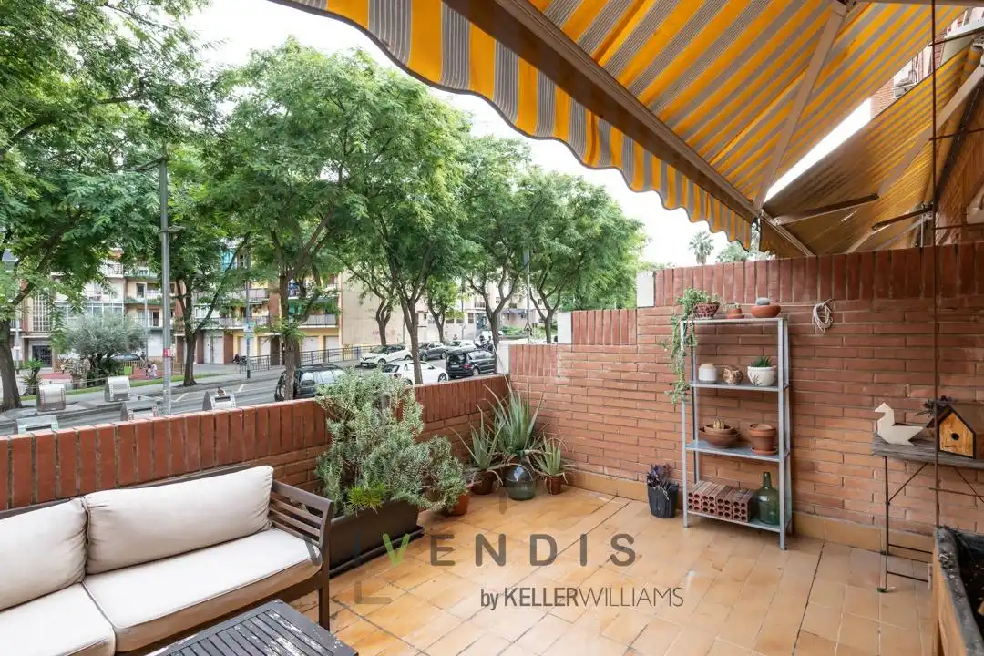 Vista exterior de Piso en venta en Sant Andreu de la Barca, Barcelona