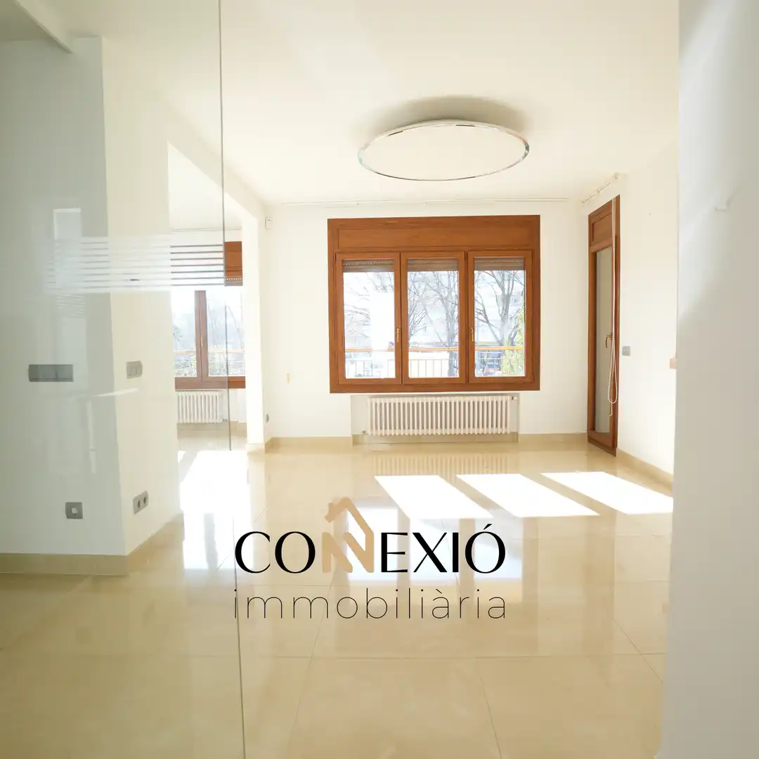 Sala de estar de Casa o chalet en venta en Banyoles con Aire acondicionado, Calefacción y Jardín privado