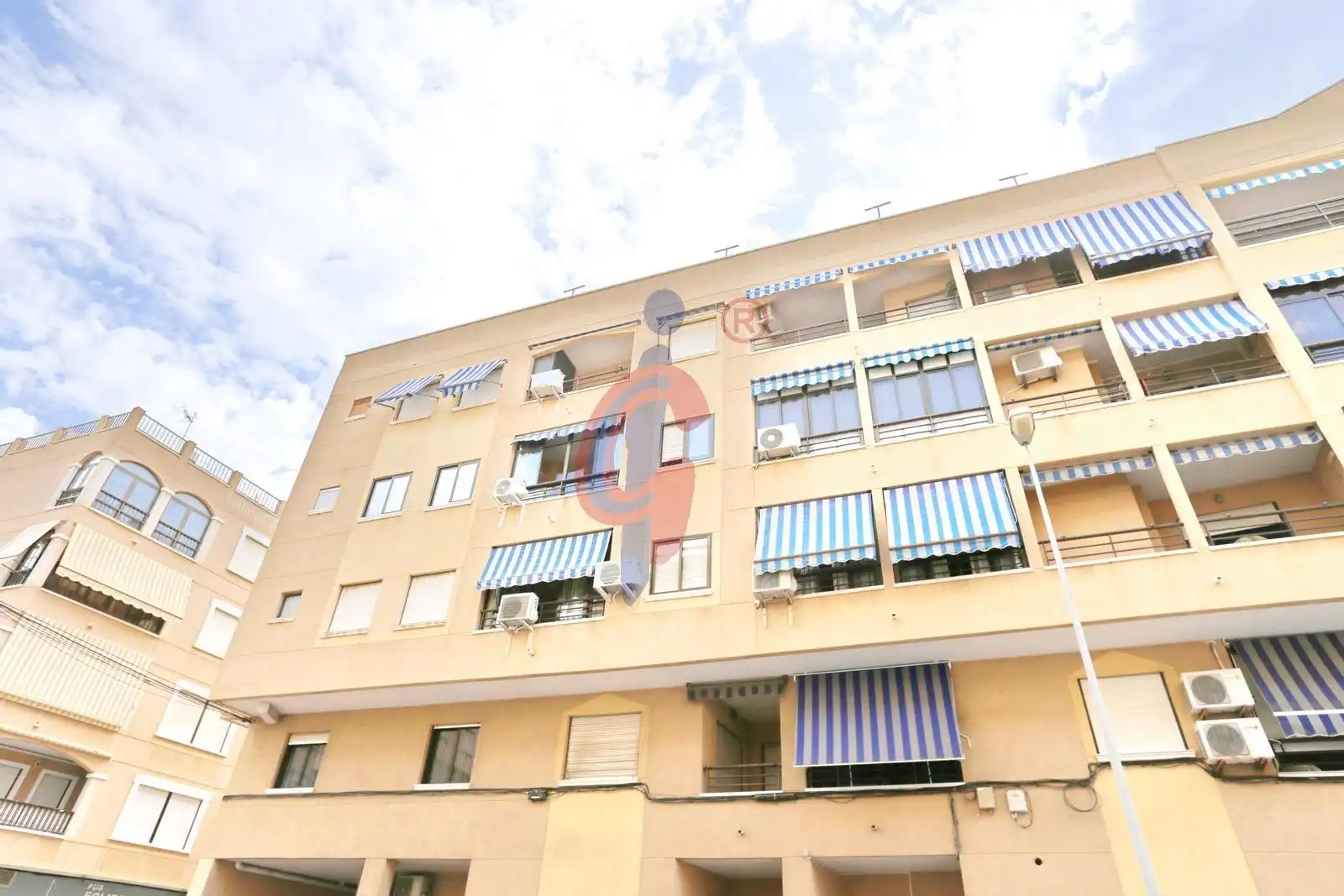 Außenansicht von Wohnungen zur Miete in Guardamar del Segura mit Klimaanlage, Heizung und Terrasse