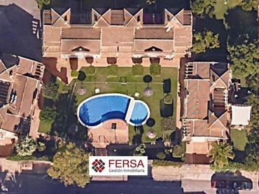 Maison mitoyenne avec piscine à louer à Vistahermosa - Fuentebravía