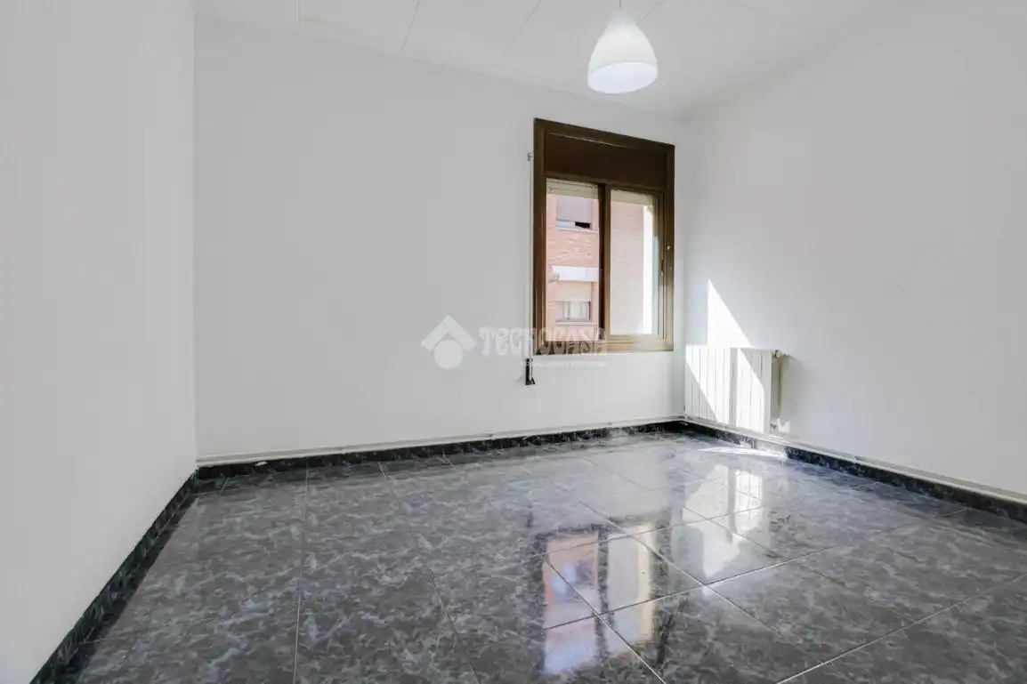 Habitación de Casa adosada en venta en Montcada i Reixac con Calefacción y Balcón
