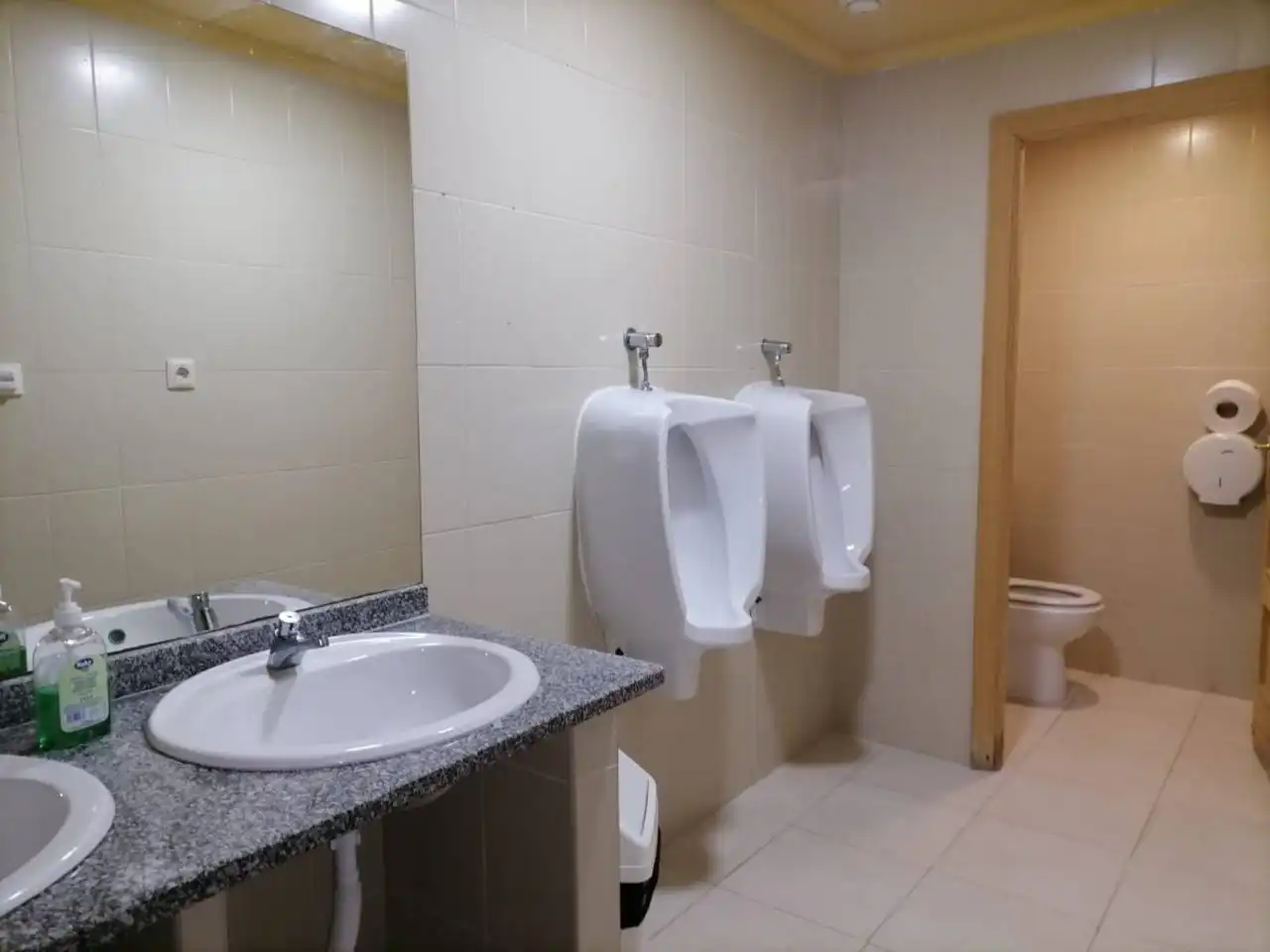 Bathroom of Buildings for sale in Fuentes de Oñoro