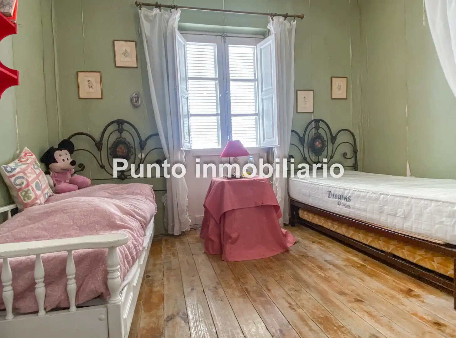 Sala d'estar de Casa o xalet en venda en Valladolid amb Jardí privat i Terrassa