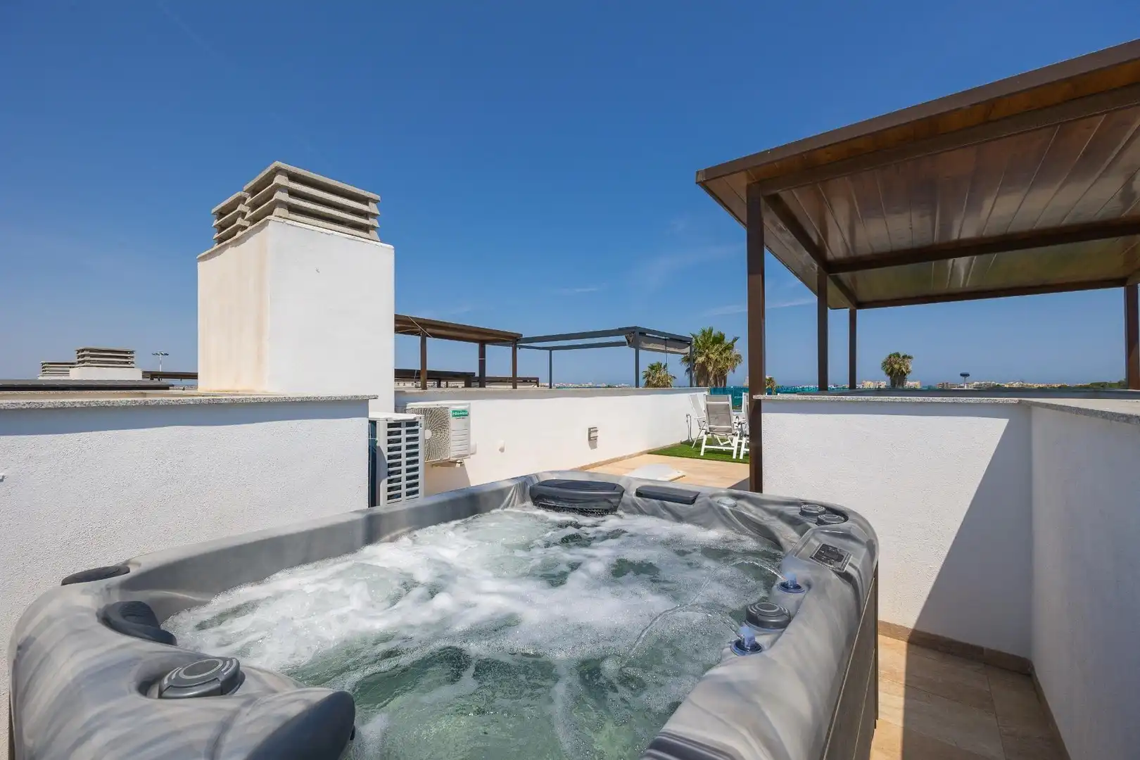 Terrasse von Einfamilien-Reihenhaus zum Verkauf in Torrevieja mit Klimaanlage, Heizung und Terrasse