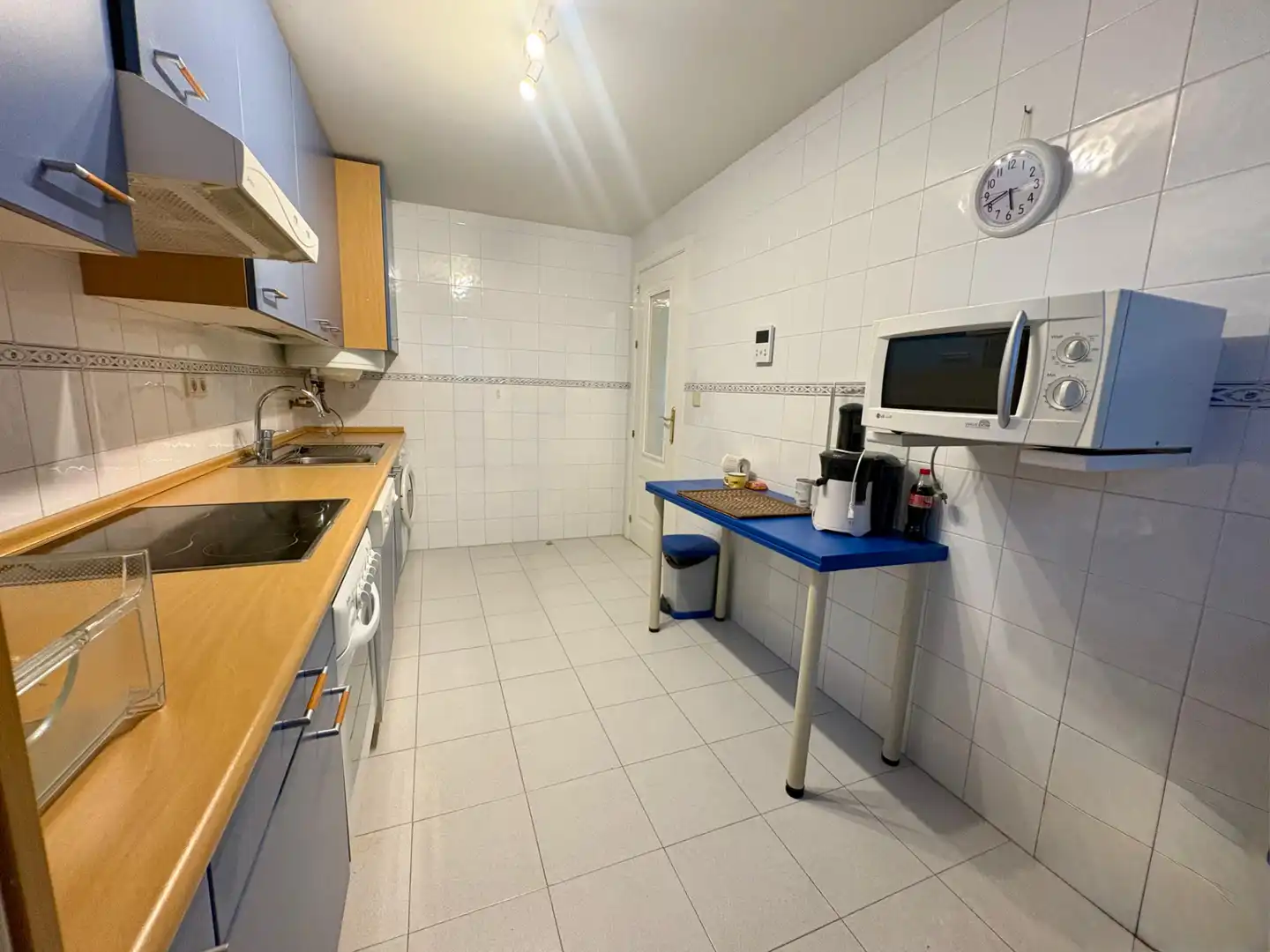 Cuina de Pis de lloguer en Marbella amb Terrassa, Moblat i Forn
