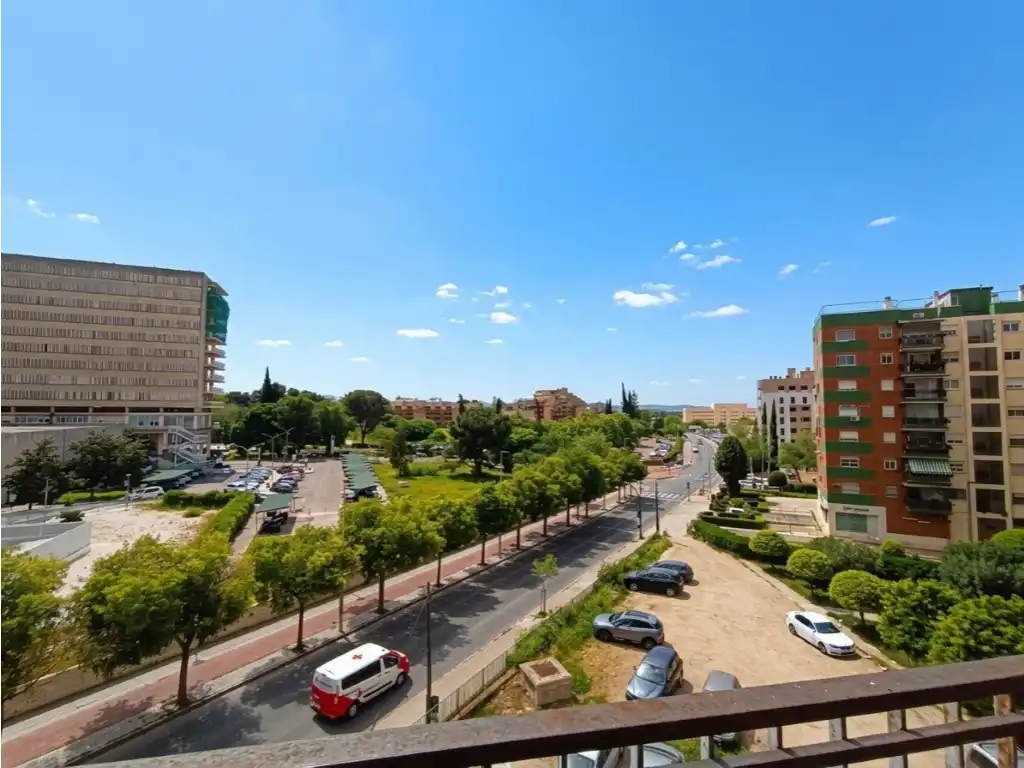 Außenansicht von Wohnung zur Miete in Córdoba mit Terrasse