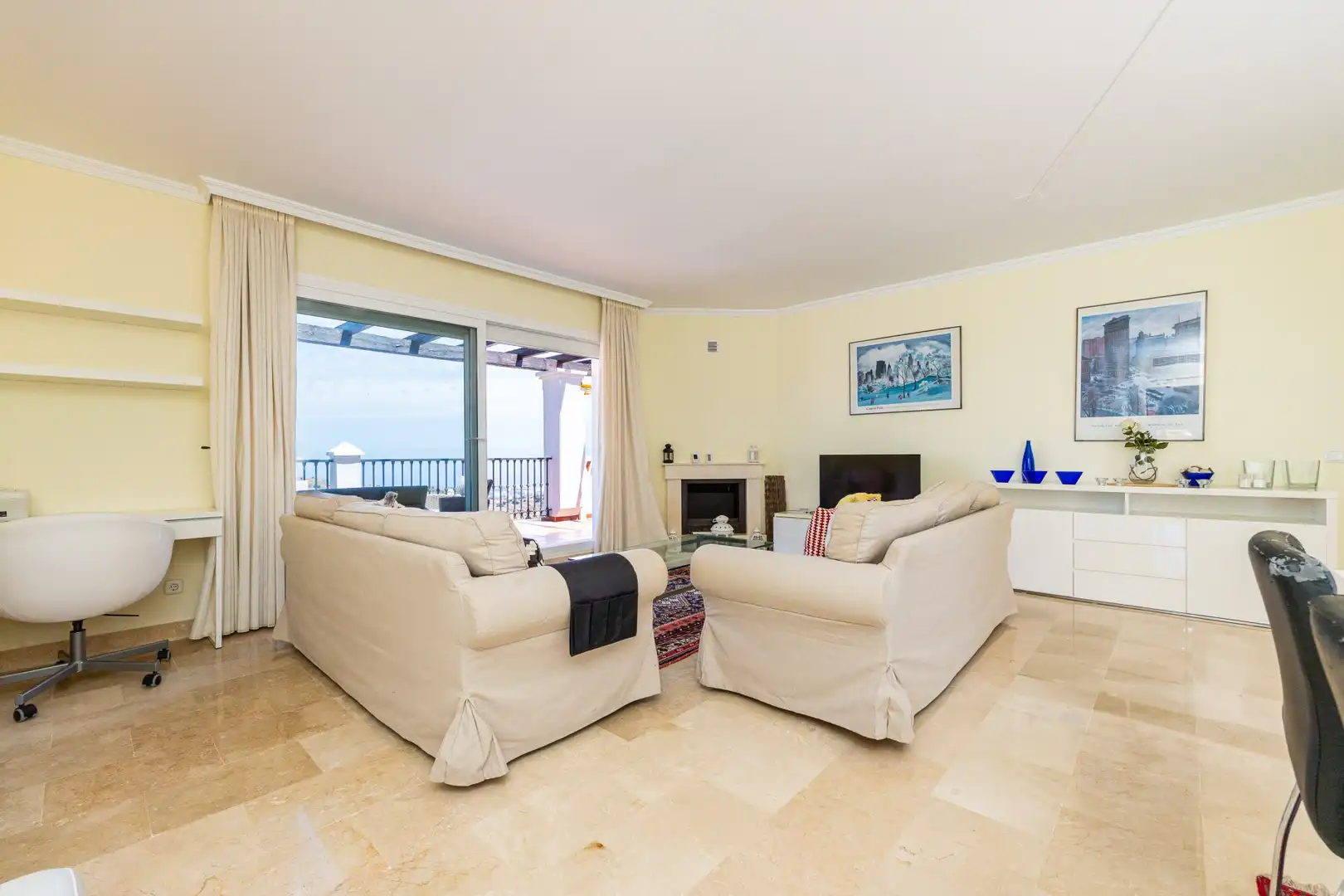 Sala de estar de Ático en venta en Mijas con Aire acondicionado, Terraza y Piscina