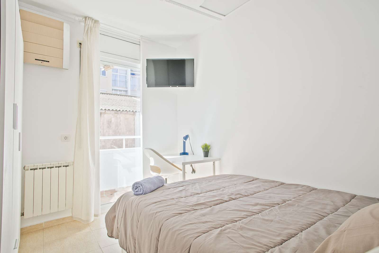 Bedroom of Flat to share in  Barcelona Capital  with Air Conditioner and Terrace