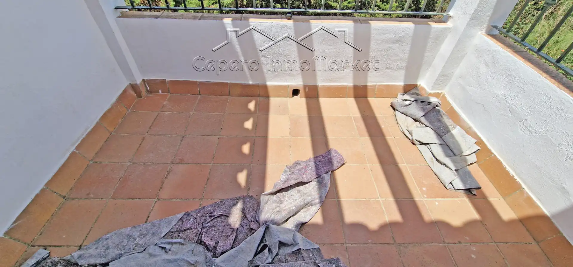 Terrasse von Einfamilien-Reihenhaus zum Verkauf in El Puerto de Santa María mit Privatgarten und Balkon