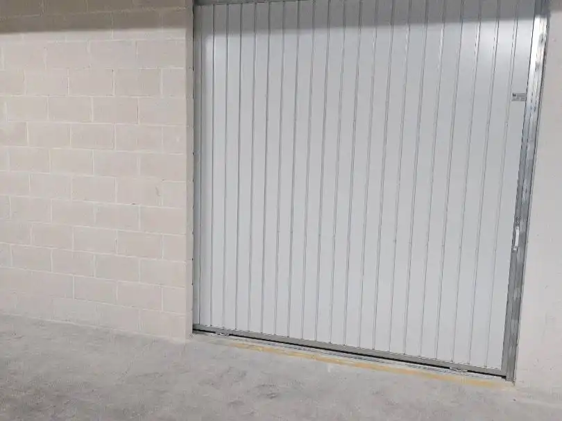Garage zum Verkauf in Ador