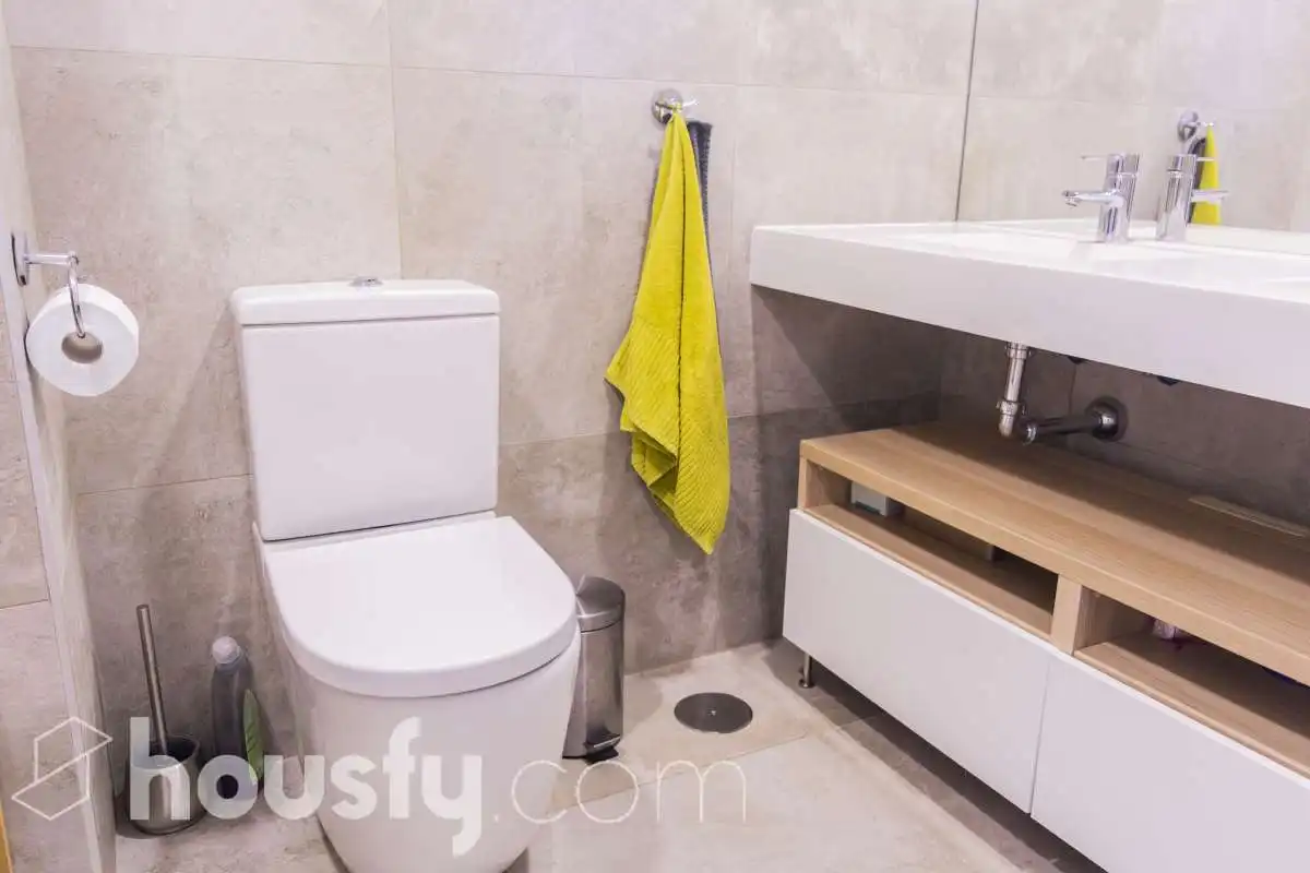 Bathroom of Flat for sale in Móstoles  with Air Conditioner, Terrace and Storage room