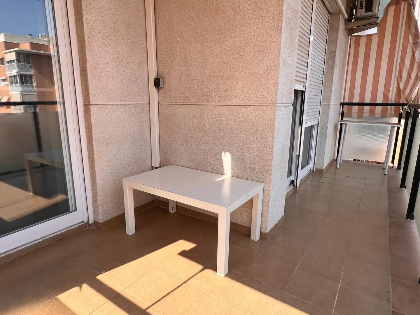 Terrassa de Pis de lloguer en Elche / Elx amb Moblat, Balcó i Piscina comunitària
